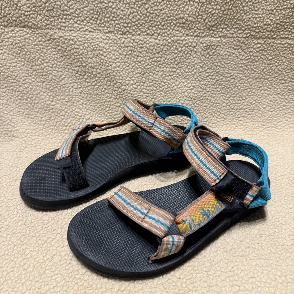 Teva Original Universal Sandal Size 6 Cactus Sunflower